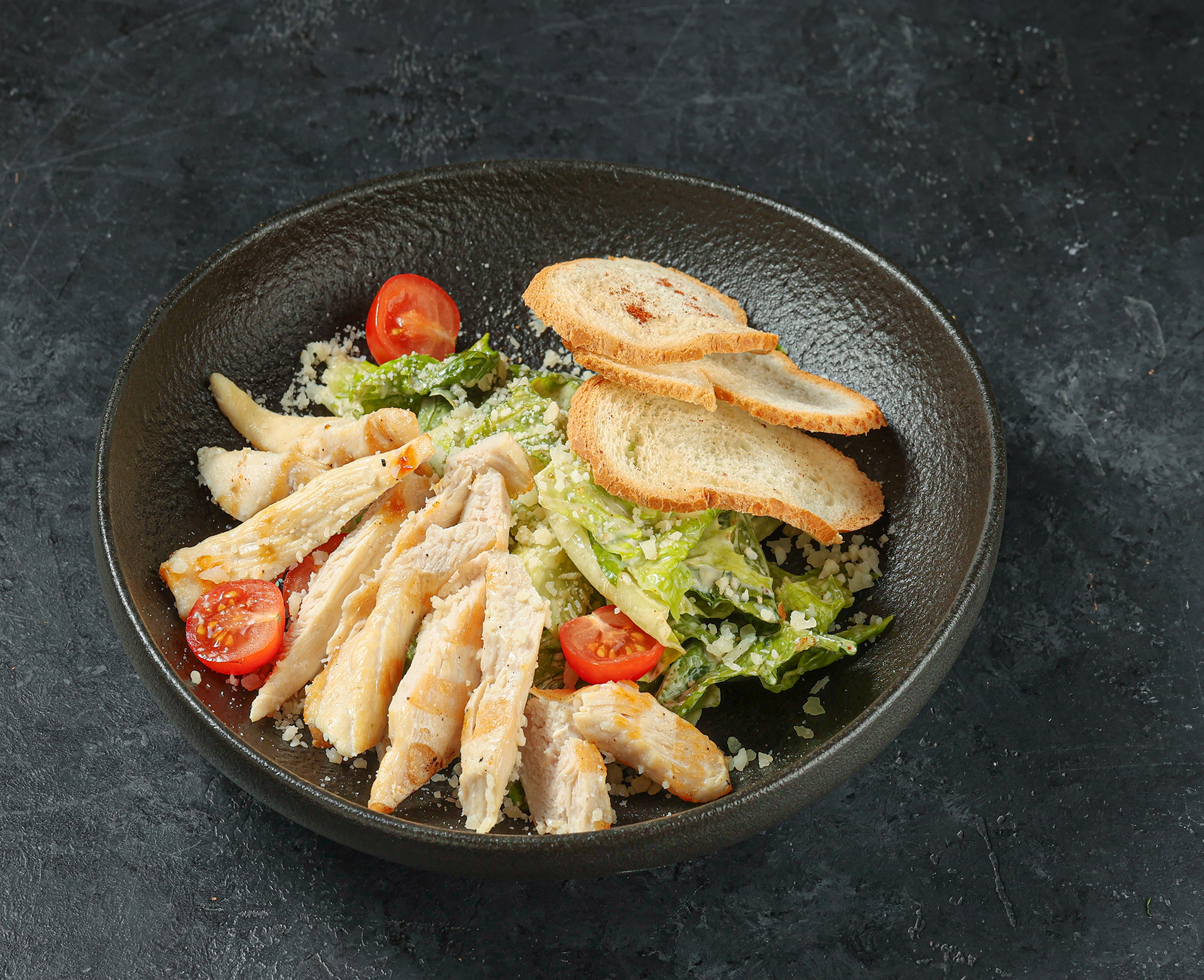 Шашлык из свинины с картофелем и салатом 495 р