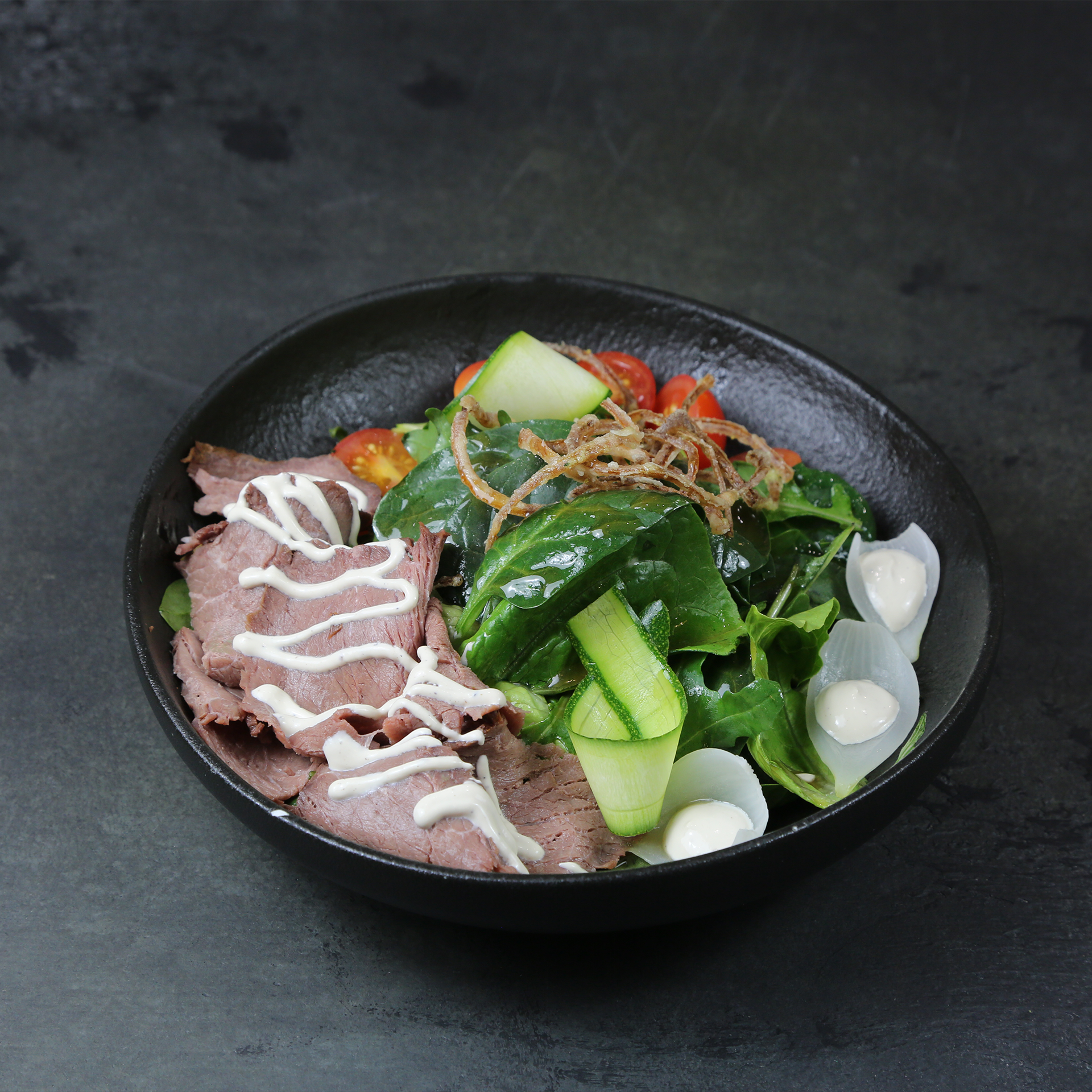 Салат с ростбифом и томатами