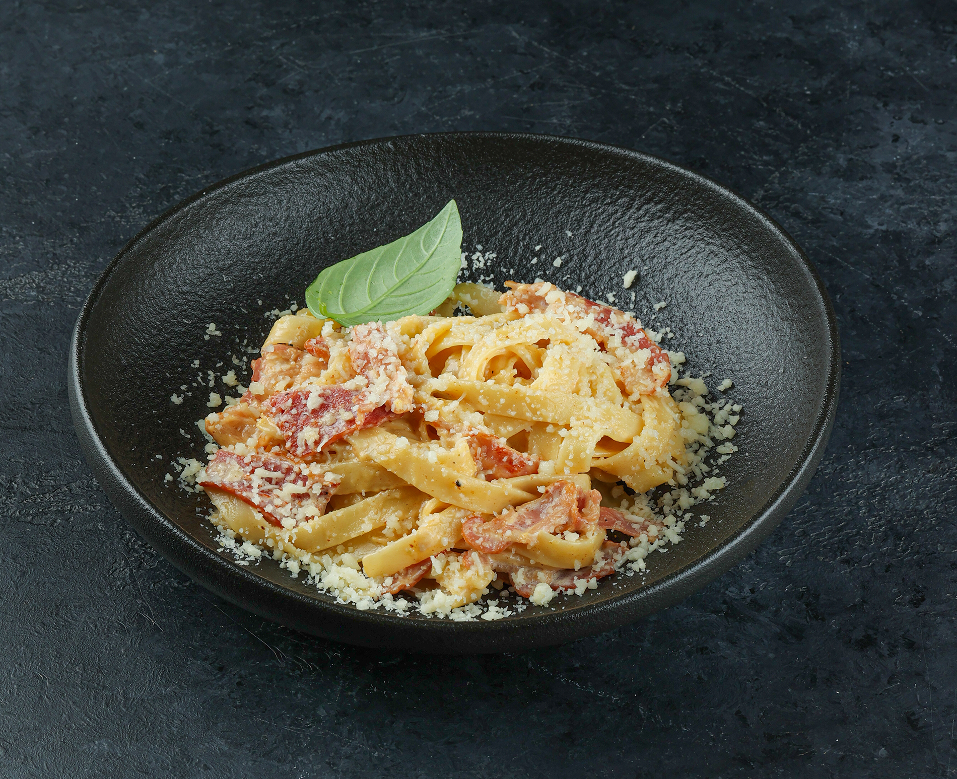 Шашлык из свинины с картофелем и салатом 495 р