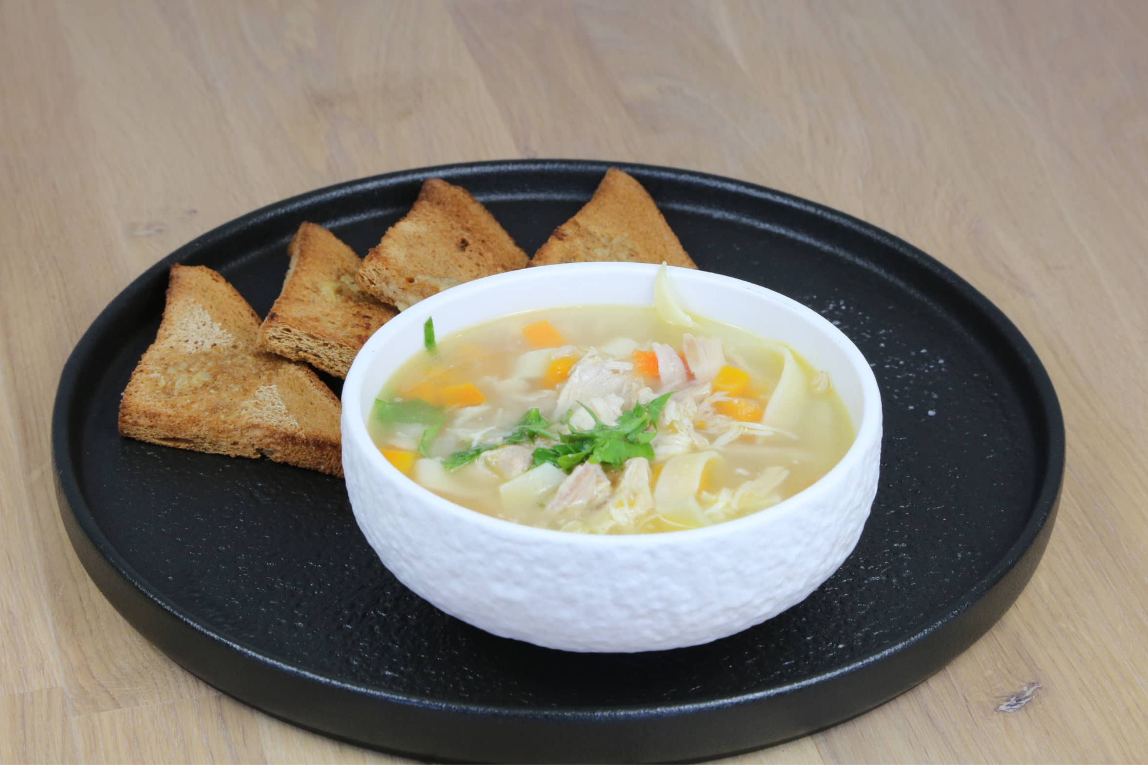 Шашлык из свинины с картофелем и салатом 495 р