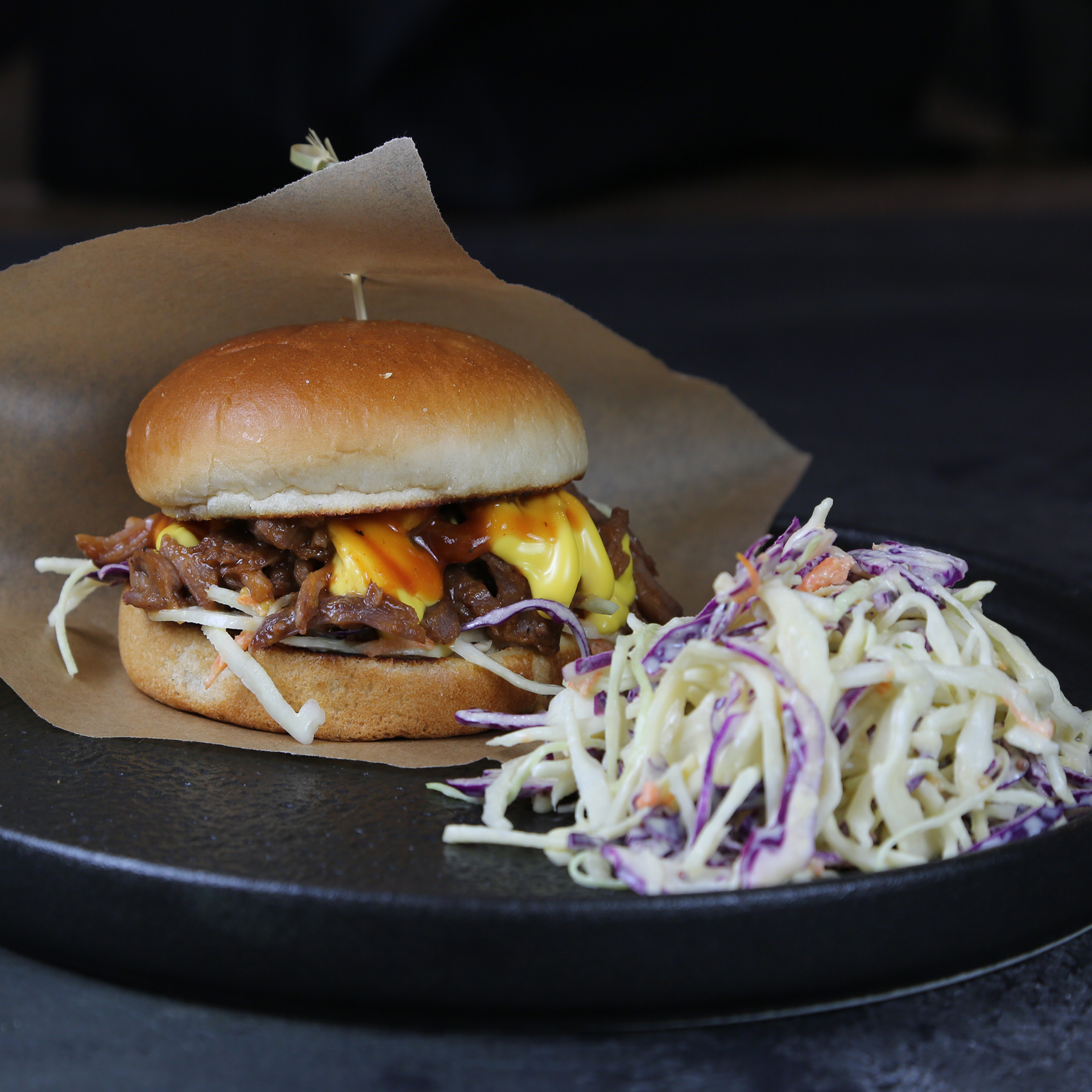 Шашлык из свинины с картофелем и салатом 495 р